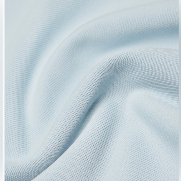 BNWT Aritzia contour muscle tank in “dew blue” size small. - Picture 2 of 7